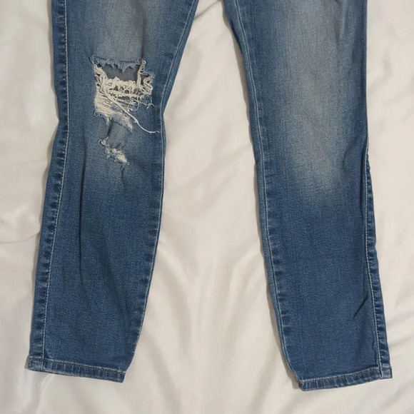GUESS Distressed Mid-Rise Sexy Curve Skinny Jeans, Color Mid Wash Size 25 - Picture 6 of 16